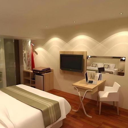Horison Ultima Semarang Hotel Exterior photo