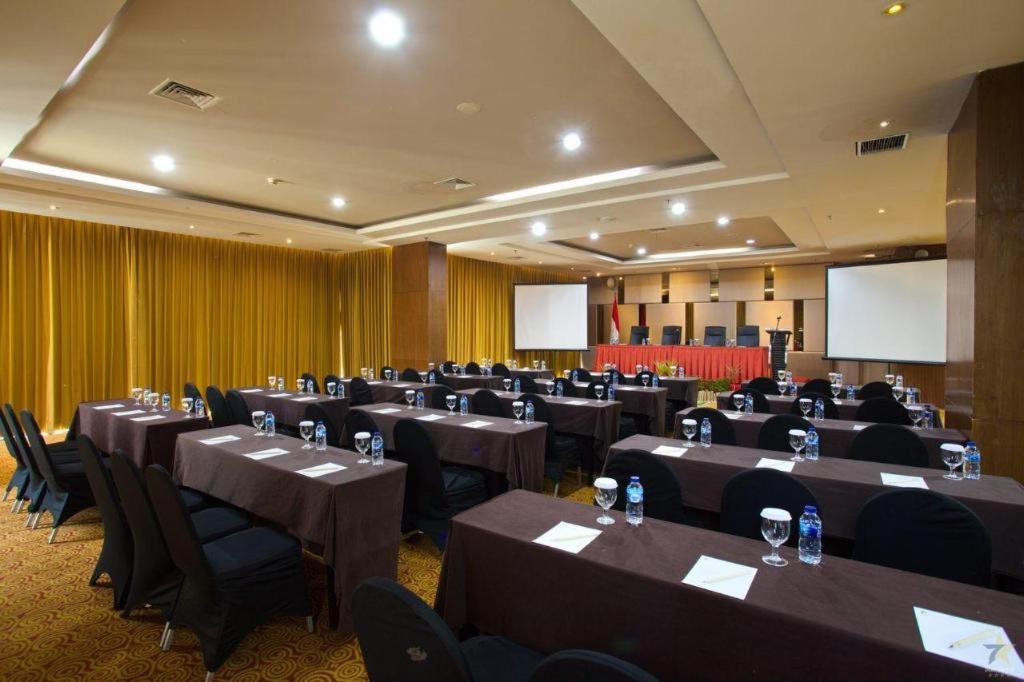 Horison Ultima Semarang Hotel Exterior photo